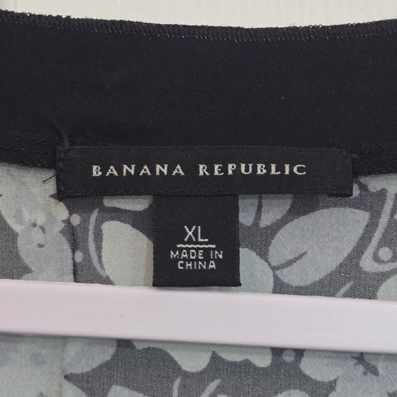 Banana Republic Black and White Floral Blouse - Picture 5 of 7